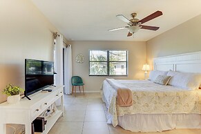 7 Mi to Beach: Condo w/ Pool Access in Bradenton!