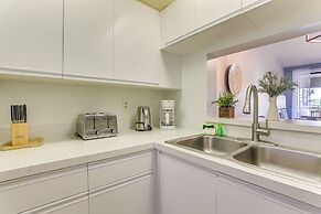 7 Mi to Beach: Condo w/ Pool Access in Bradenton!