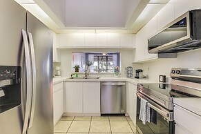 7 Mi to Beach: Condo w/ Pool Access in Bradenton!