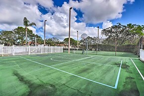 7 Mi to Beach: Condo w/ Pool Access in Bradenton!