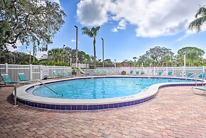 7 Mi to Beach: Condo w/ Pool Access in Bradenton!