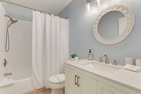 7 Mi to Beach: Condo w/ Pool Access in Bradenton!