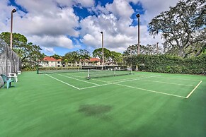 7 Mi to Beach: Condo w/ Pool Access in Bradenton!