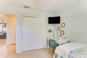 7 Mi to Beach: Condo w/ Pool Access in Bradenton!