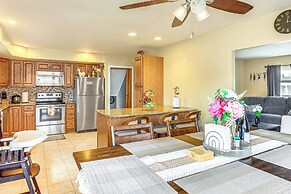 3 Mi to Berkshire Mall: Suburban Stay w/ Yard!