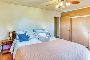 3 Mi to Berkshire Mall: Suburban Stay w/ Yard!