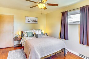 3 Mi to Berkshire Mall: Suburban Stay w/ Yard!