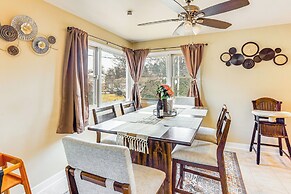 3 Mi to Berkshire Mall: Suburban Stay w/ Yard!