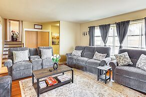 3 Mi to Berkshire Mall: Suburban Stay w/ Yard!
