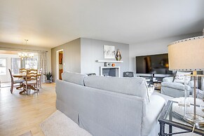 Walk to Lake: Family Getaway w/ Yard in Menasha!