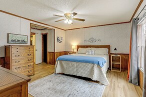< 1 Mi to Greers Ferry Lake: Dog-friendly Home!