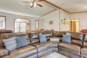 < 1 Mi to Greers Ferry Lake: Dog-friendly Home!