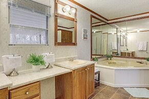 < 1 Mi to Greers Ferry Lake: Dog-friendly Home!