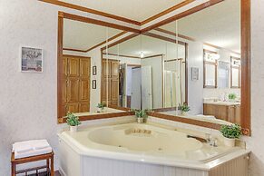 < 1 Mi to Greers Ferry Lake: Dog-friendly Home!