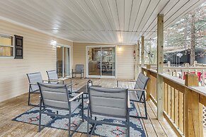< 1 Mi to Greers Ferry Lake: Dog-friendly Home!