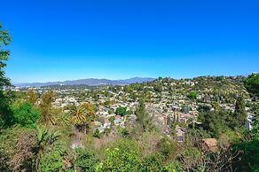 Scenic Retreat With Deck Stunning Views in LA