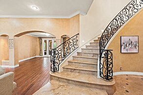 Luxury Villa w Pool Garden Outdoor Lounge