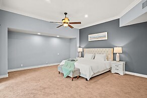 Luxury Villa w Pool Garden Outdoor Lounge