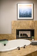 Luxury Villa w Pool Garden Outdoor Lounge