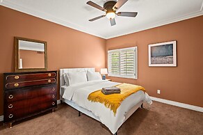 Luxury Villa w Pool Garden Outdoor Lounge