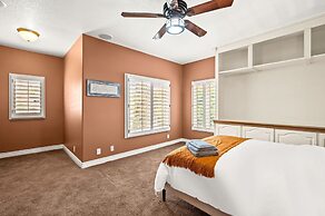 Luxury Villa w Pool Garden Outdoor Lounge