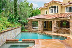 Luxury Villa w Pool Garden Outdoor Lounge