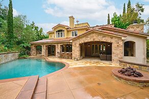 Luxury Villa w Pool Garden Outdoor Lounge