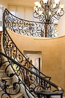 Luxury Villa w Pool Garden Outdoor Lounge