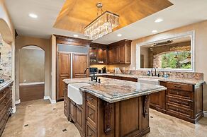 Luxury Villa w Pool Garden Outdoor Lounge