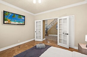 Luxury Villa w Pool Garden Outdoor Lounge