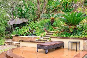 Luxury Villa w Pool Garden Outdoor Lounge