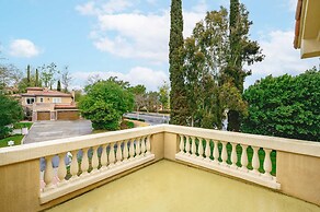 Luxury Villa w Pool Garden Outdoor Lounge