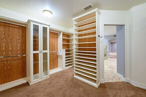 Luxury Villa w Pool Garden Outdoor Lounge