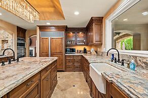 Luxury Villa w Pool Garden Outdoor Lounge