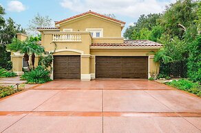 Luxury Villa w Pool Garden Outdoor Lounge