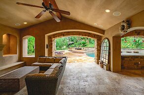 Luxury Villa w Pool Garden Outdoor Lounge