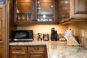 Luxury Villa w Pool Garden Outdoor Lounge