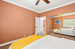 Luxury Villa w Pool Garden Outdoor Lounge