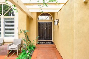 Luxury Villa w Pool Garden Outdoor Lounge