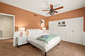 Luxury Villa w Pool Garden Outdoor Lounge