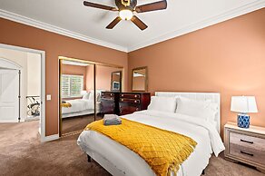 Luxury Villa w Pool Garden Outdoor Lounge