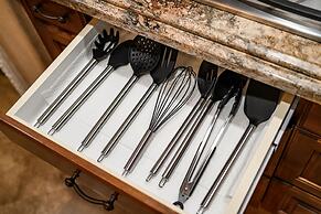 Luxury Villa w Pool Garden Outdoor Lounge