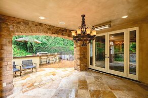 Luxury Villa w Pool Garden Outdoor Lounge