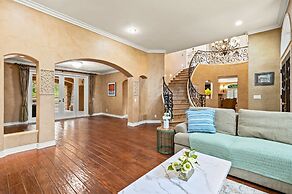 Luxury Villa w Pool Garden Outdoor Lounge