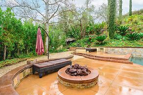 Luxury Villa w Pool Garden Outdoor Lounge