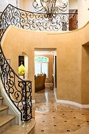 Luxury Villa w Pool Garden Outdoor Lounge