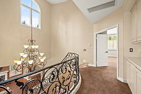 Luxury Villa w Pool Garden Outdoor Lounge