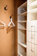 Luxury Villa w Pool Garden Outdoor Lounge