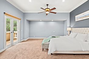 Luxury Villa w Pool Garden Outdoor Lounge