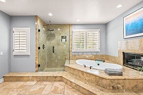 Luxury Villa w Pool Garden Outdoor Lounge